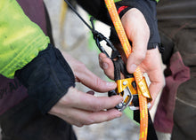 Load image into Gallery viewer, Petzl KNEE GRAB Arborist Knee Ascender