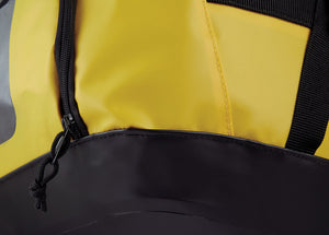 close up on side zipper of Petzl 65 carrying bag